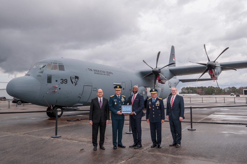 Delivery first pesawat C-130J-30 Super Hercules dari Lockheed Martin kepada TNI AU di pabrik Lockheed Martin, Marietta Georgia, Amerika Serikat, Senin (21/2/2023). Sumber foto: Lockheed Martin.