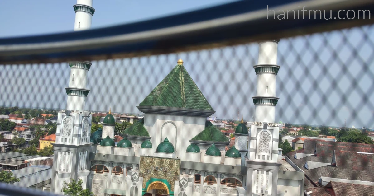  View Masjid Agung Lamongan dari kabin bianglala.